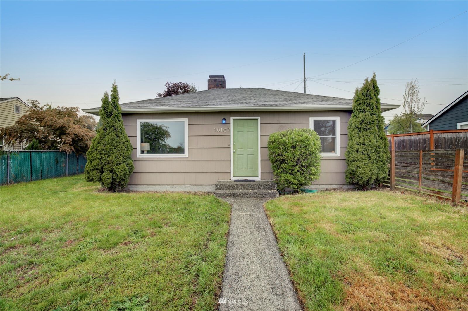 Property Photo:  10107 33rd Avenue SW  WA 98146 