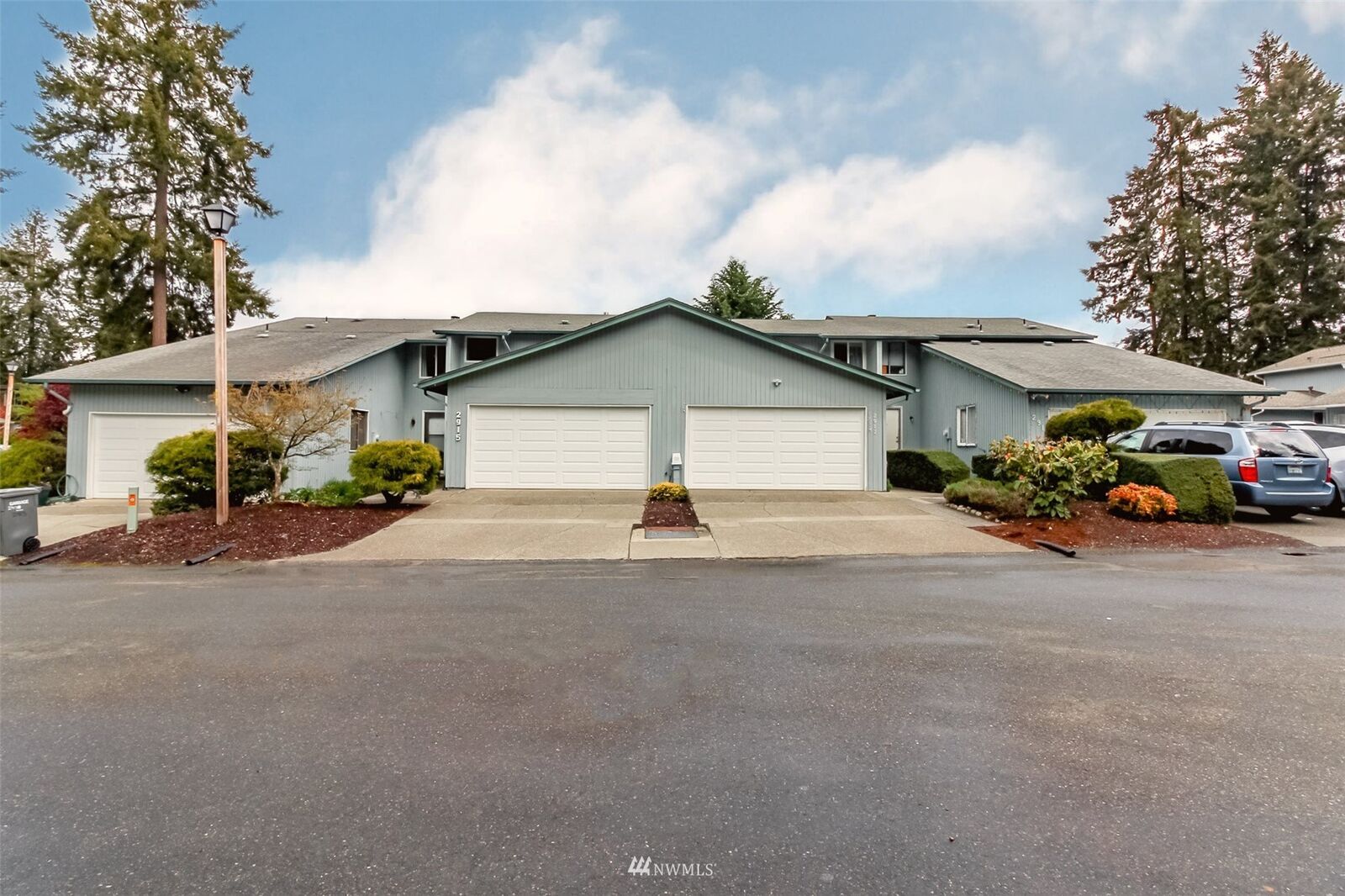 Property Photo: 2915 27th Street SE WA 98092