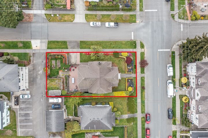 Property Photo: 2031 Grand Avenue WA 98201