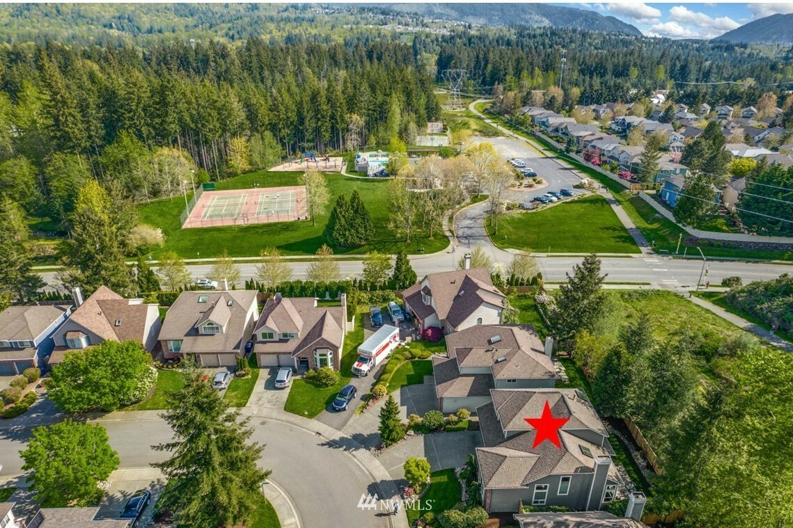 Property Photo: 25463 SE 42nd Place WA 98029