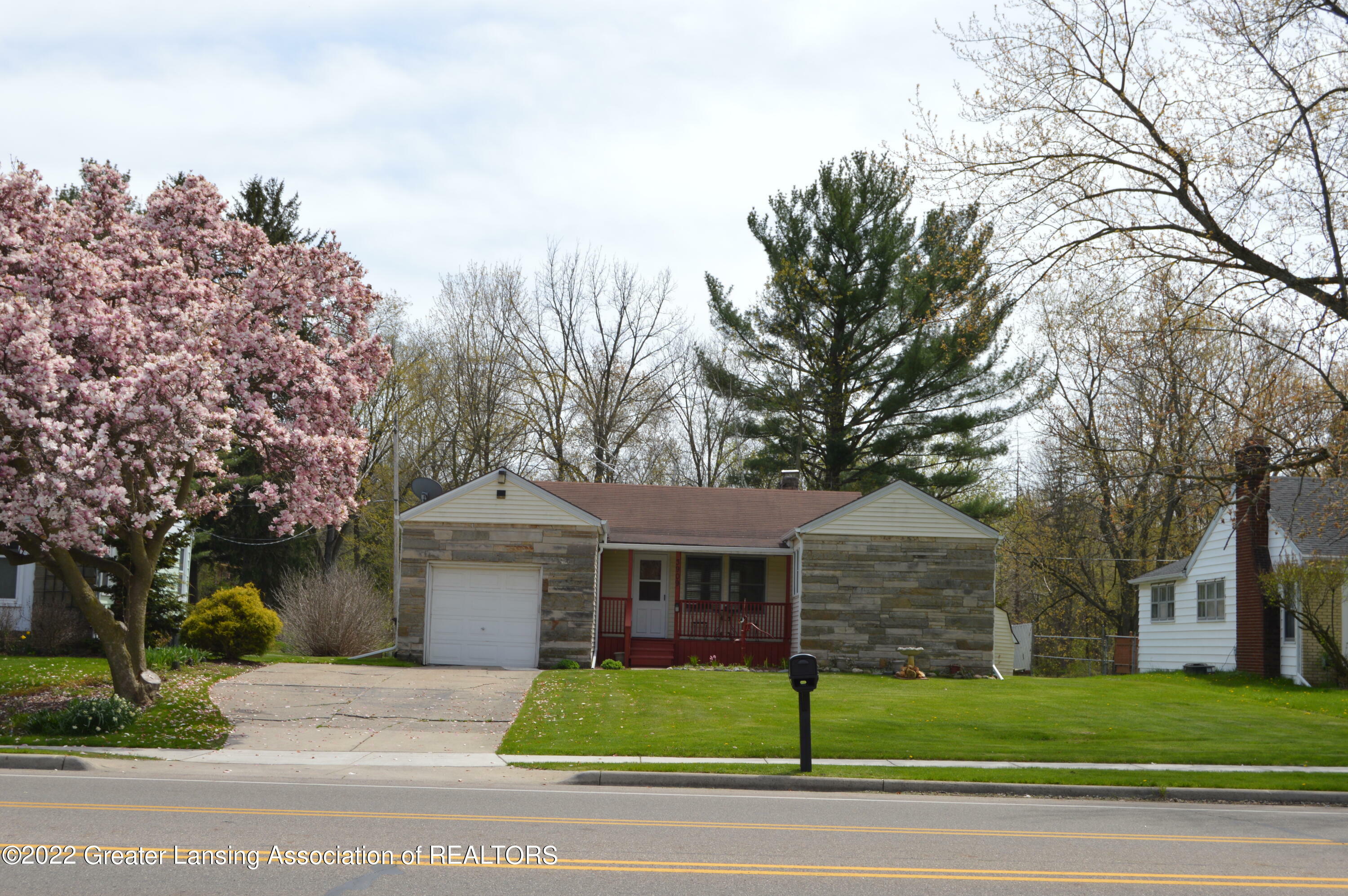 Property Photo: 3909 W Willow Highway MI 48917