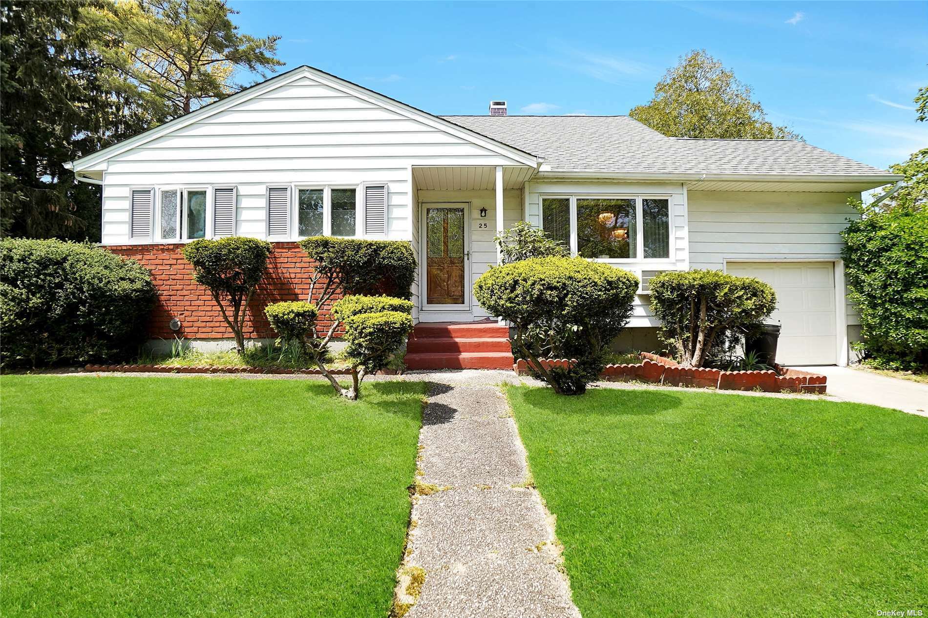 Property Photo:  25 Oakside Road  NY 11787 