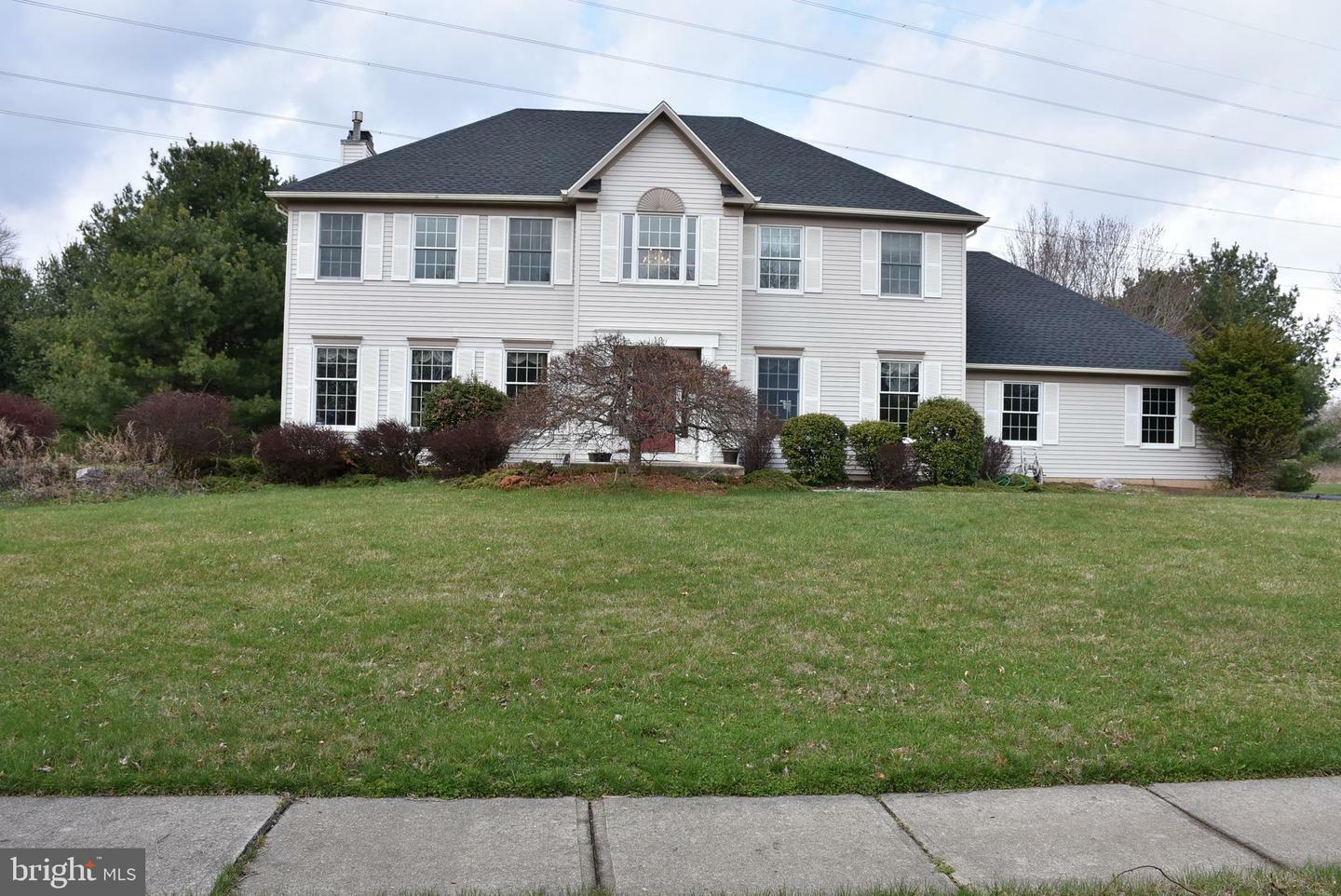 Property Photo:  19 Barrington Drive  NJ 08550 