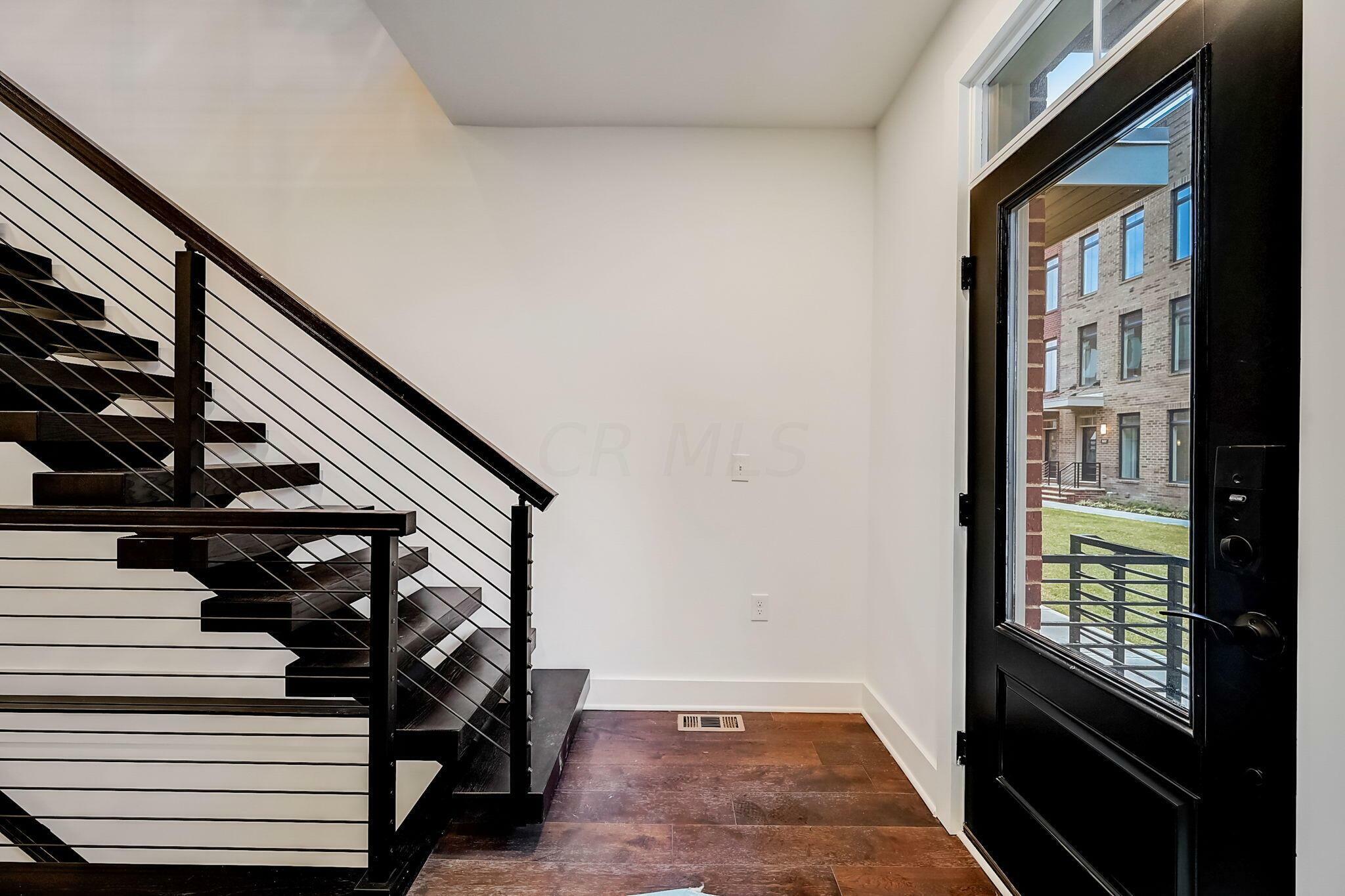 Property Photo: 512 Riverfront Lane OH 43201