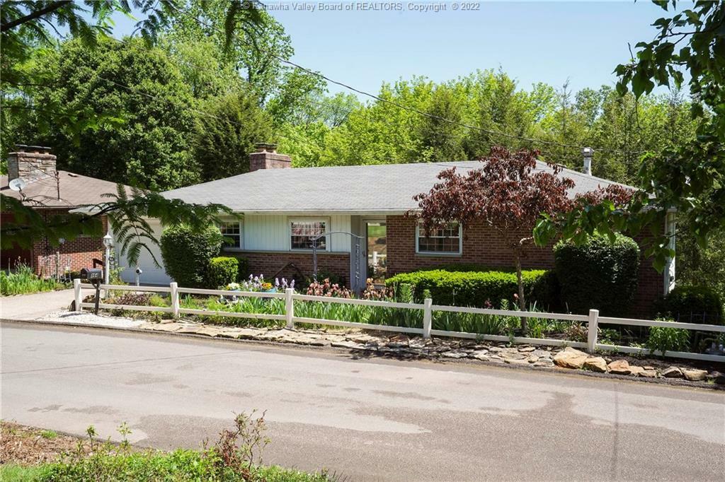 Property Photo: 864 Carroll Road WV 25314