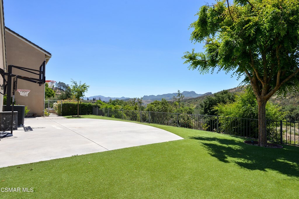 Property Photo:  1084 Cheshire Hills Court  CA 91361 