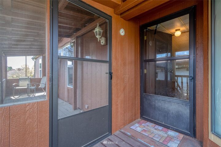 Property Photo:  916 NE Dawson Street  WA 99324 