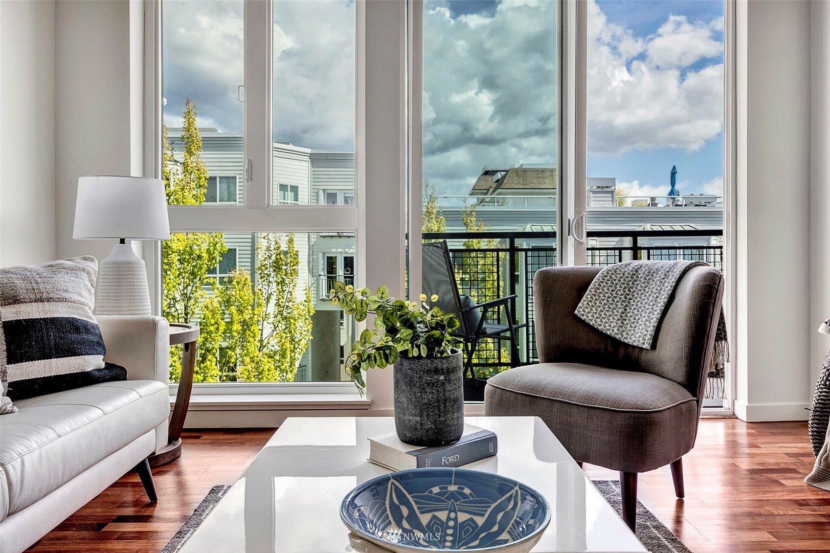 Property Photo: 3104 Western Avenue 605 WA 98121