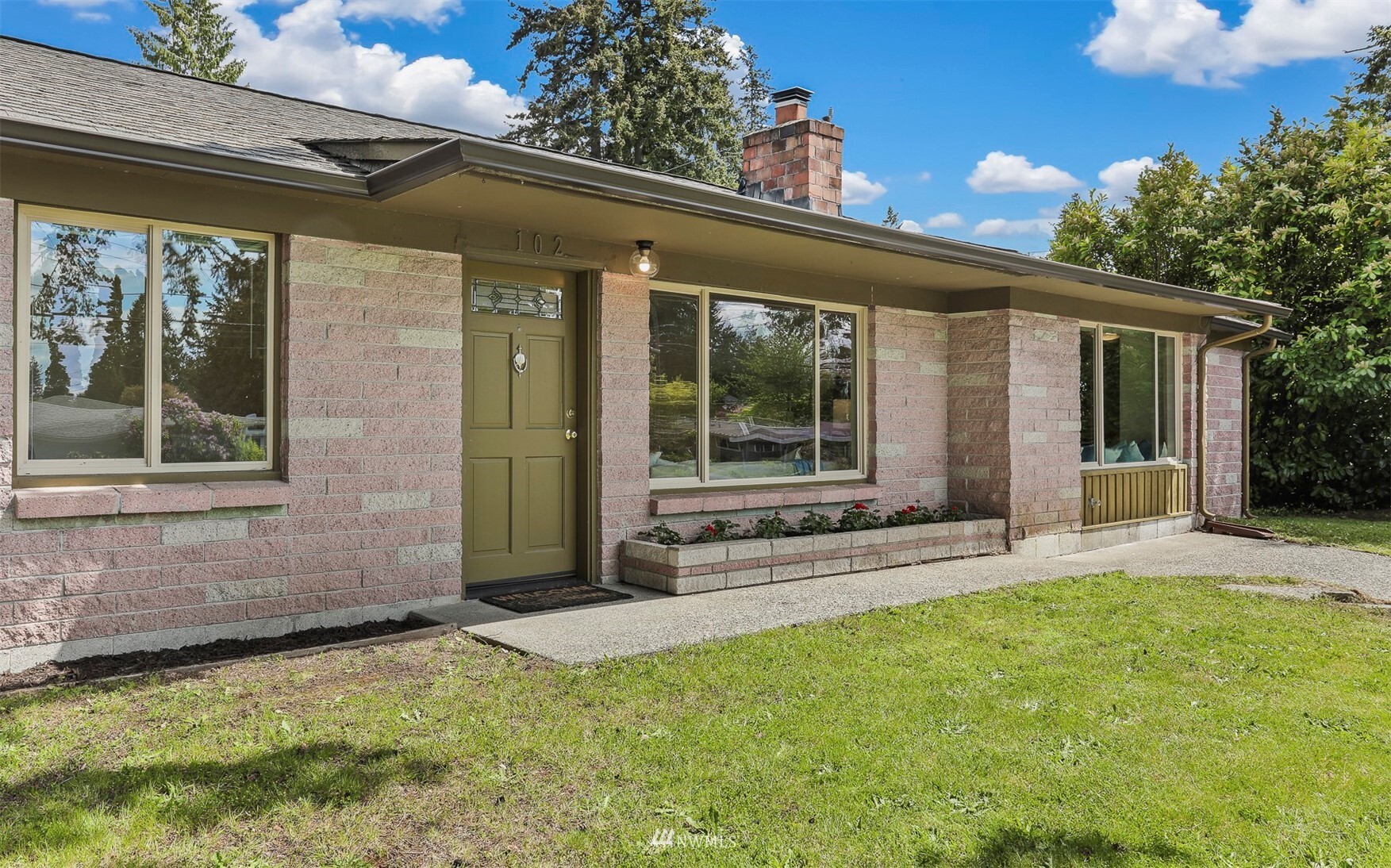 Property Photo: 102 N 183rd Street WA 98133