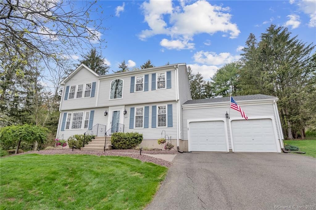 Property Photo:  609 Ridgewood Road  CT 06457 