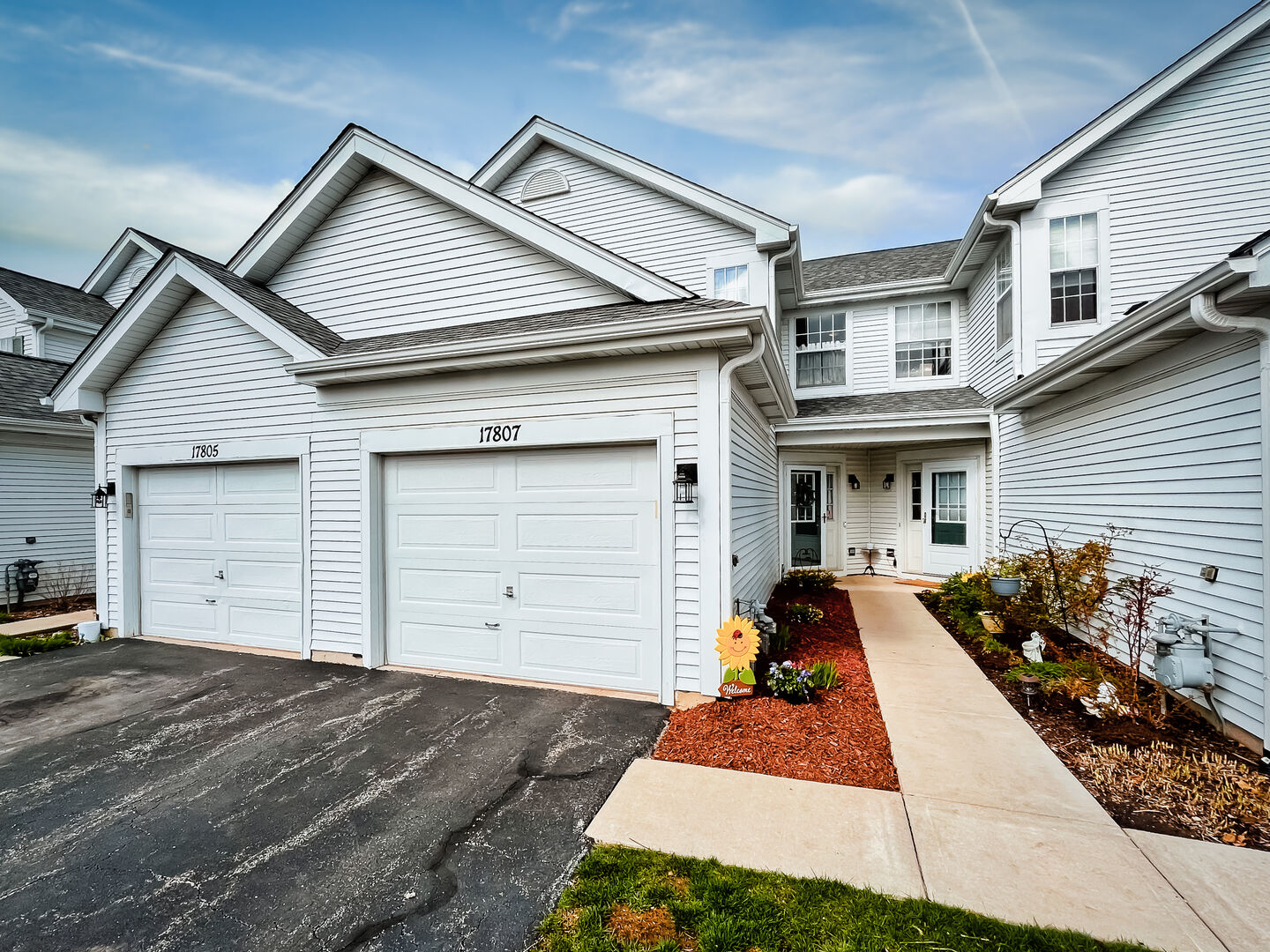 Property Photo:  17807 W Braewick Road  IL 60031 