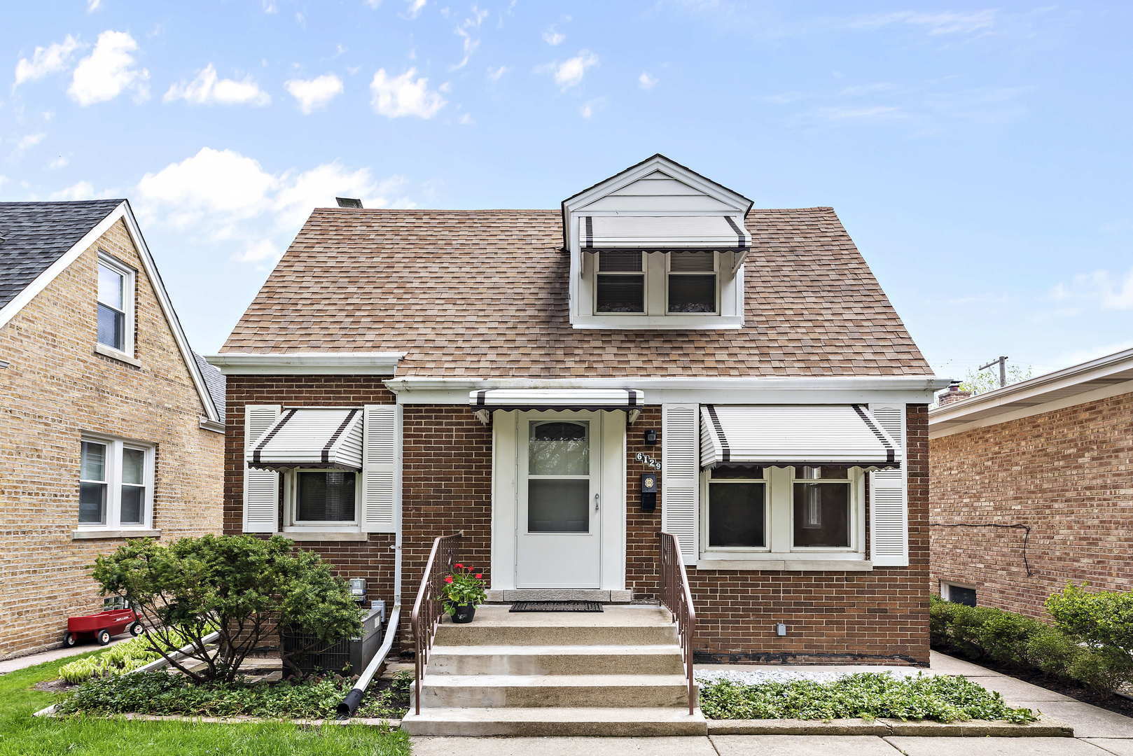 Property Photo:  6129 N Lowell Avenue  IL 60646 