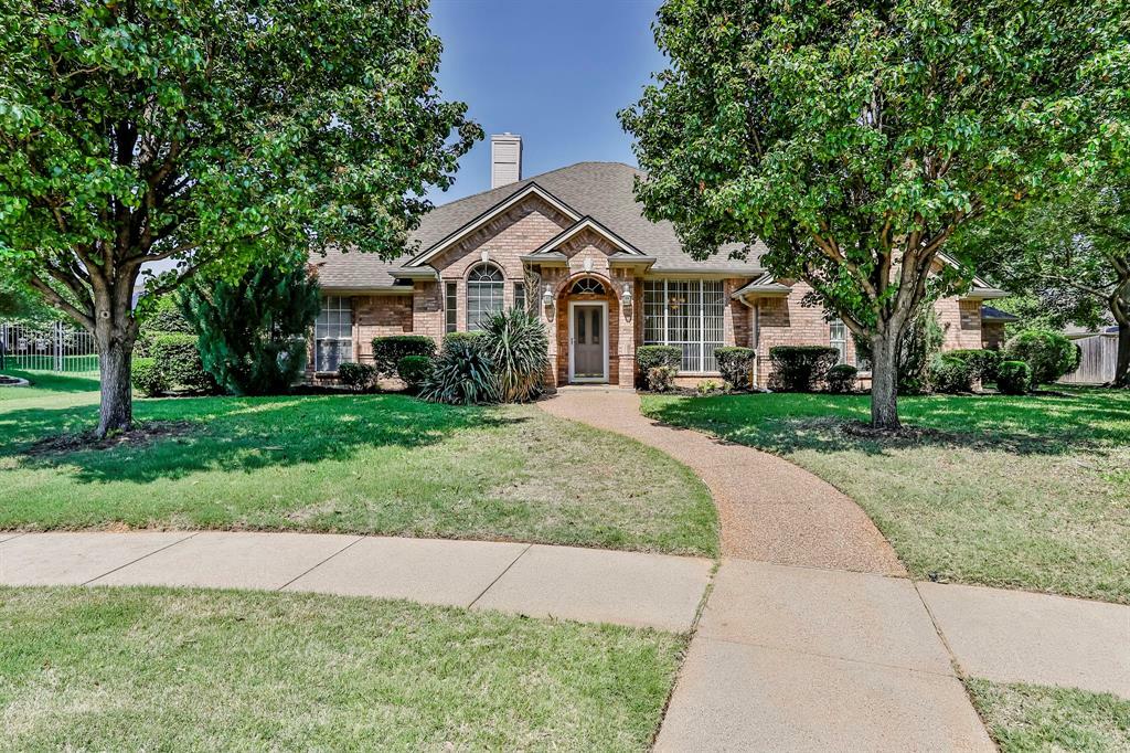 Property Photo: 8305 Thornway Court TX 76182