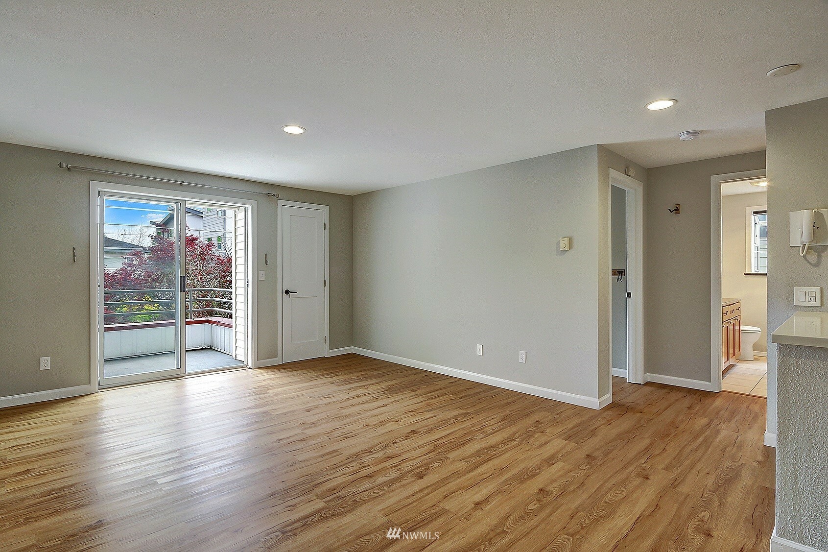 Property Photo: 1124 N 92nd Street 101 WA 98103