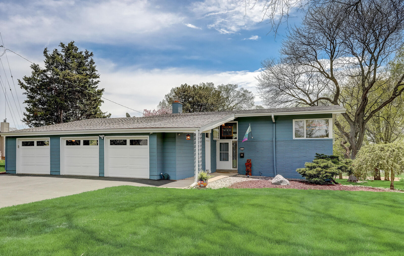 Property Photo:  413 Riverview Dr  WI 53092 