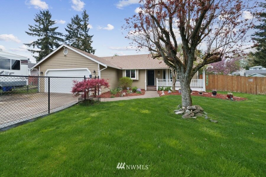 Property Photo: 21706 49th Avenue Ct E WA 98387