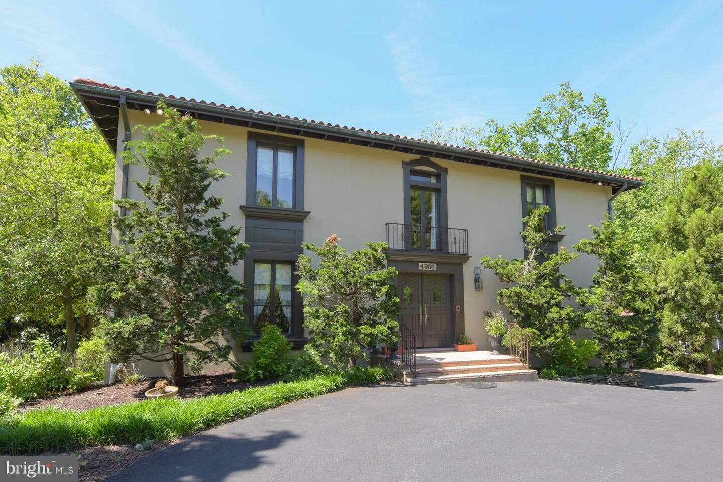 Property Photo: 4966 Old Dominion Drive VA 22207