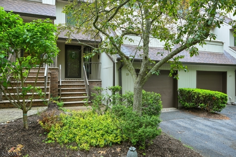 Property Photo:  19 Newcastle Ct  NJ 07046 