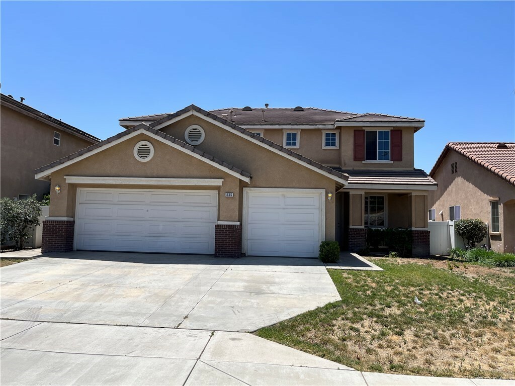 Property Photo:  835 Finnegan Way  CA 92571 