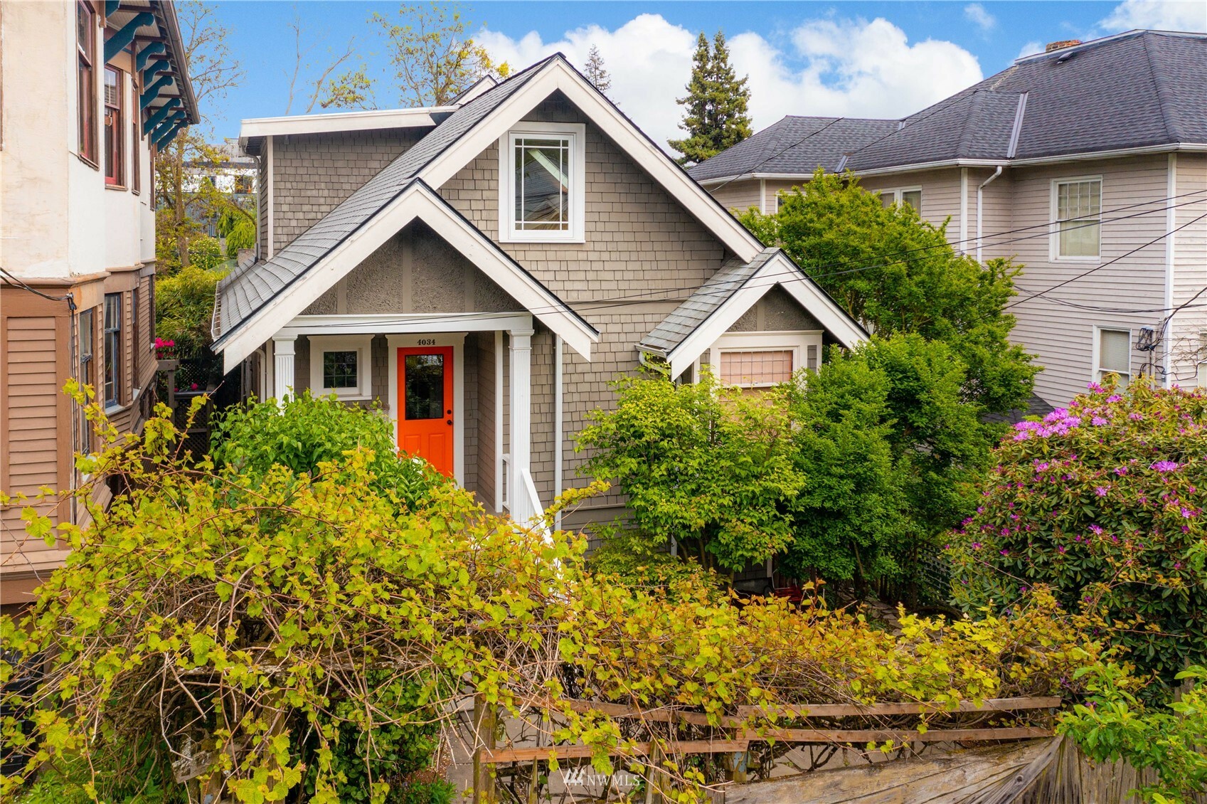 Property Photo:  4034 Woodland Park Avenue N  WA 98103 