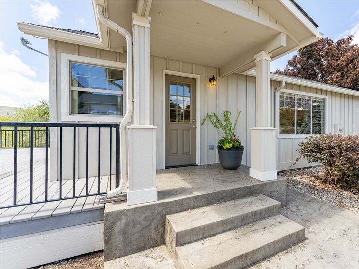 Property Photo:  2250 8th Street SE  WA 98802 