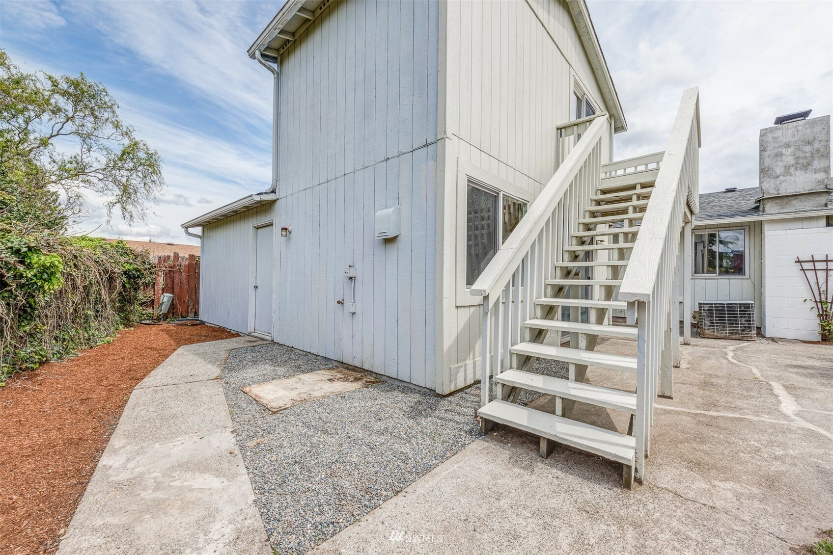 Property Photo: 16713 128th Avenue SE WA 98058