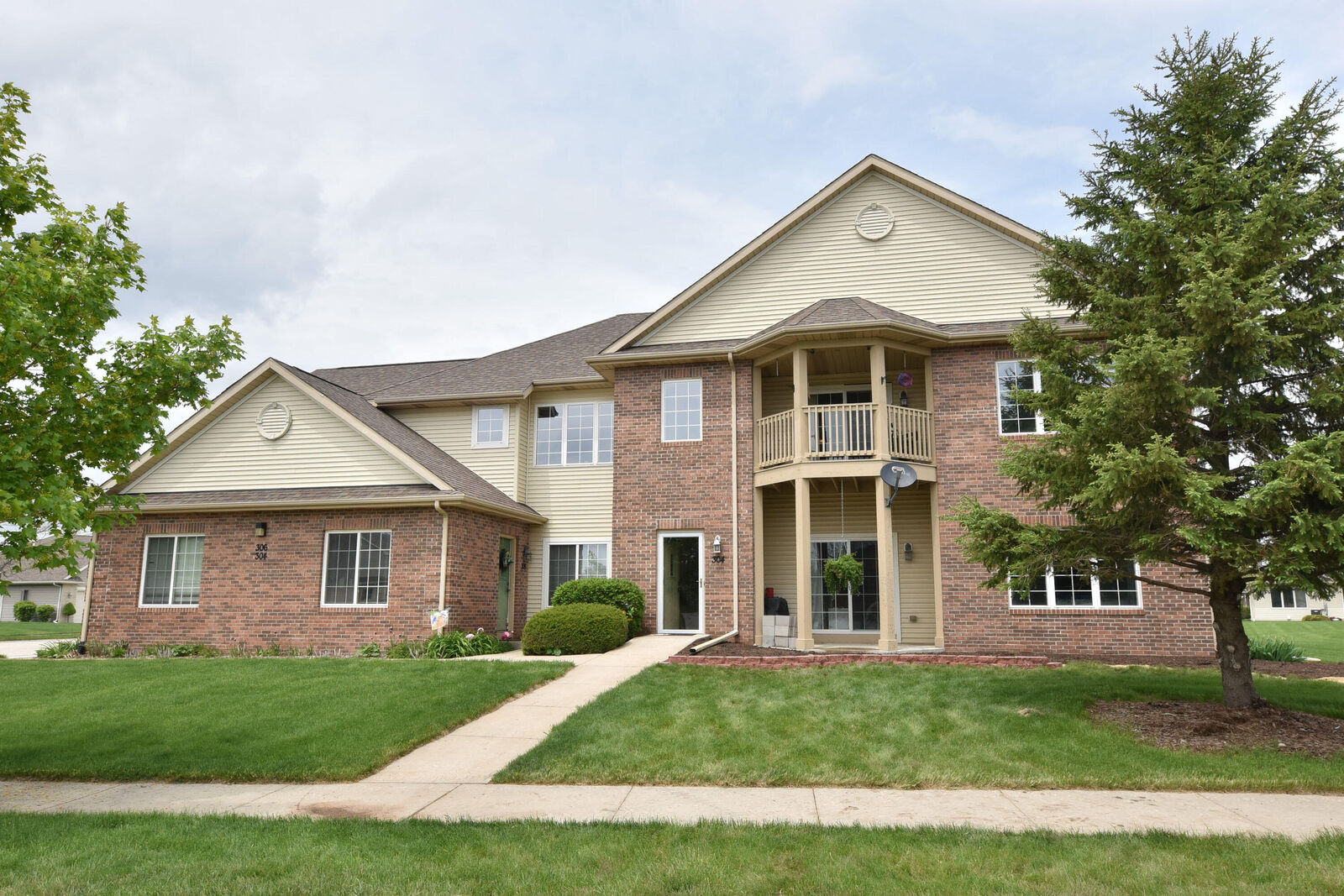 Property Photo: 306 Louvain Ln WI 53004