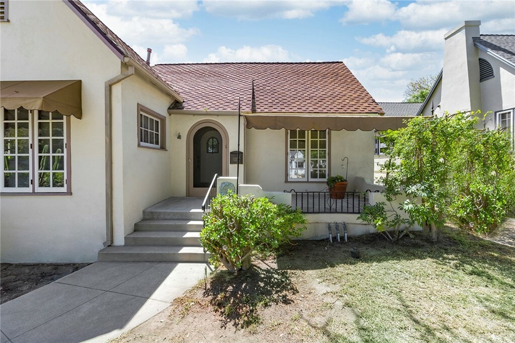 Property Photo:  1251 N Chester Avenue  CA 91104 