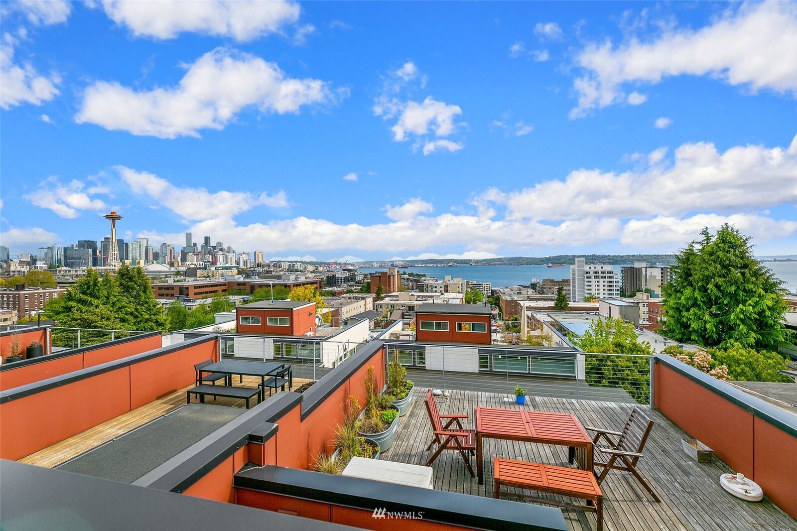 Property Photo: 327 W Olympic Place F WA 98119