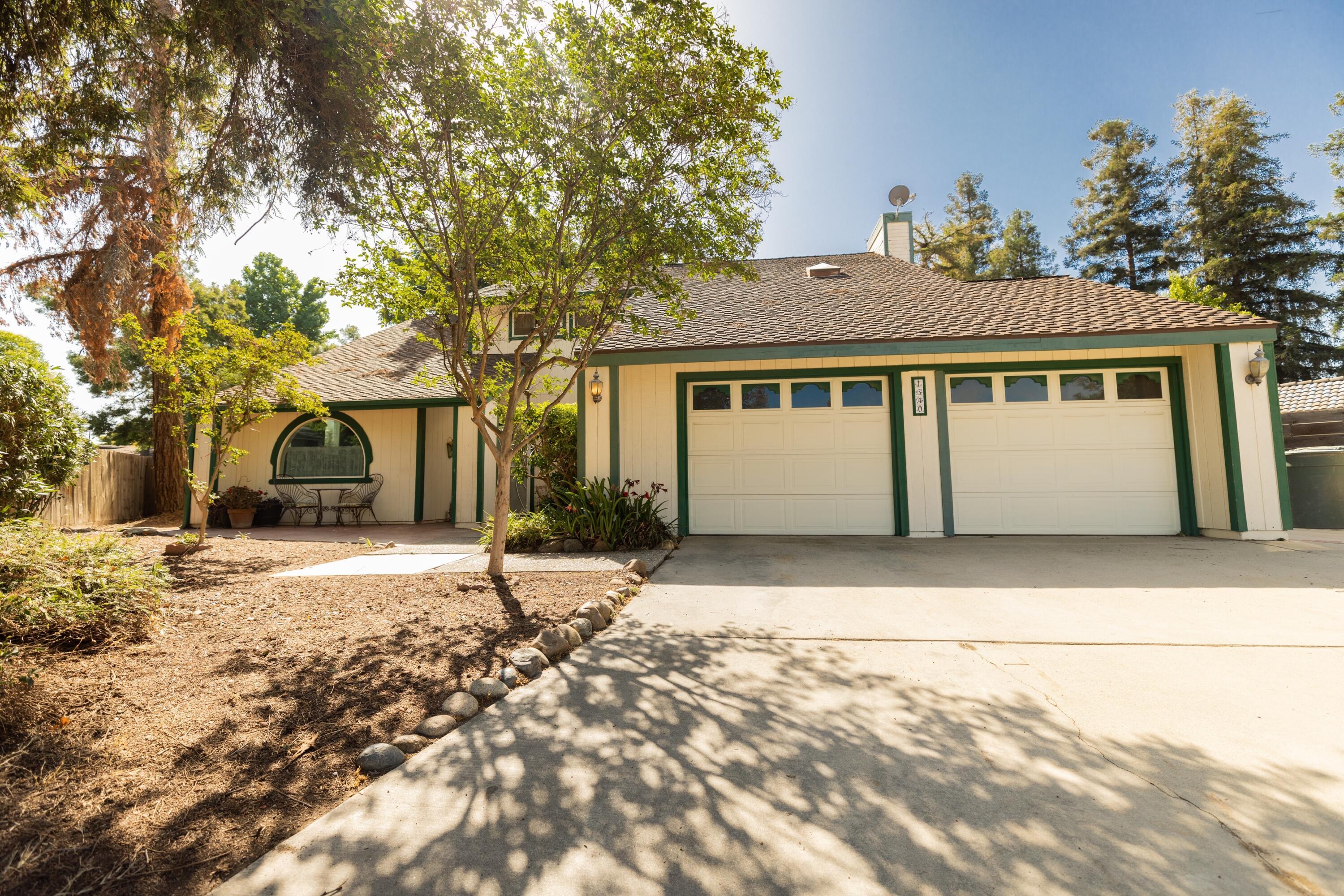 Property Photo: 1340 S Cedar Court CA 93292