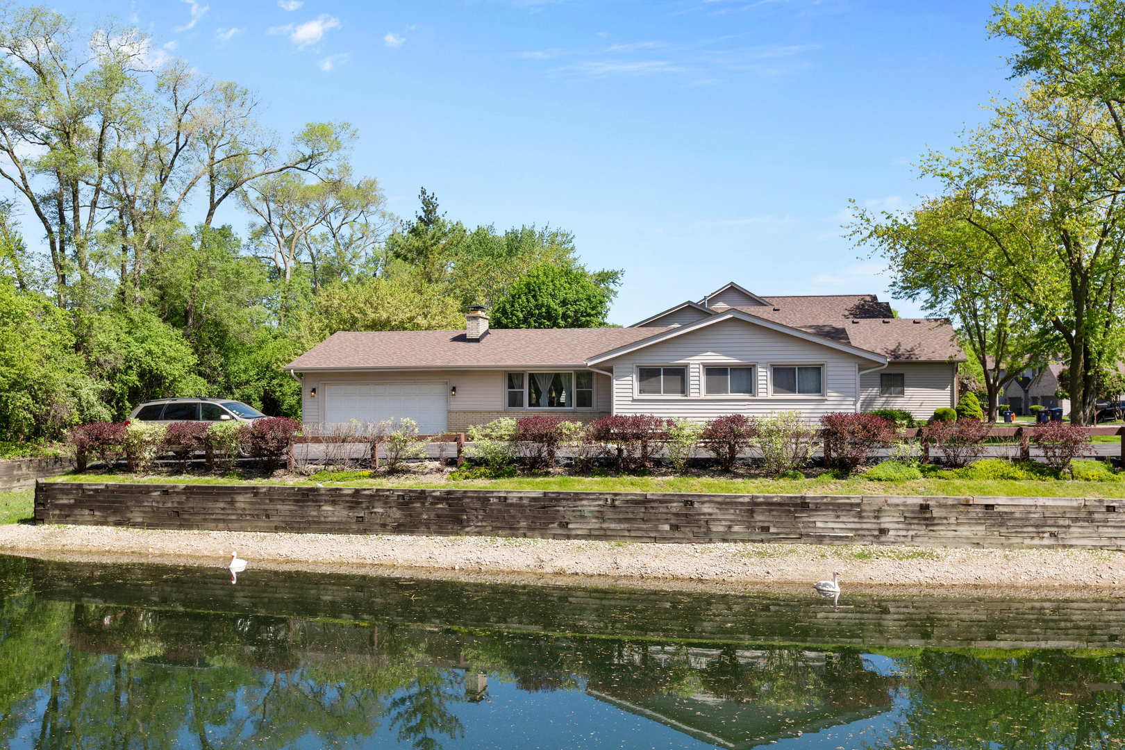 Property Photo:  104 Deer Run Lane  IL 60120 