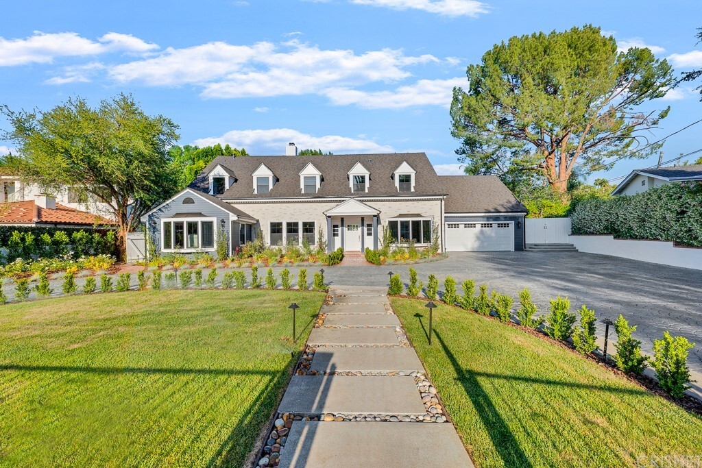 Property Photo:  5142 Calvin Avenue  CA 91356 