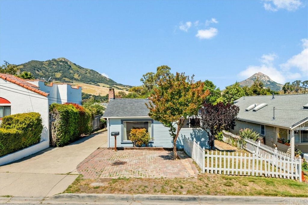 Property Photo:  667 Howard Street  CA 93401 