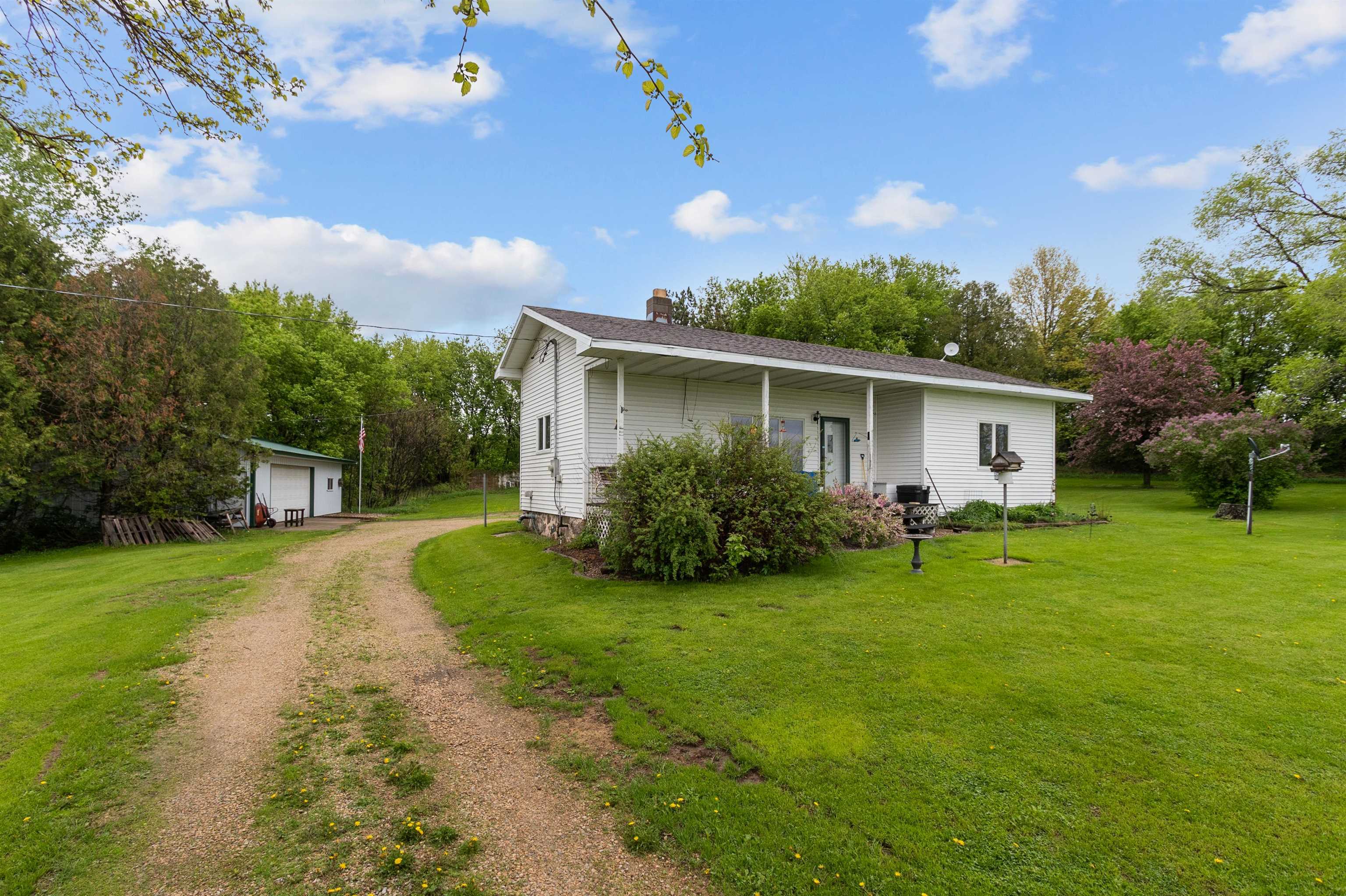 Property Photo:  E7158 State Road 22  WI 54922 