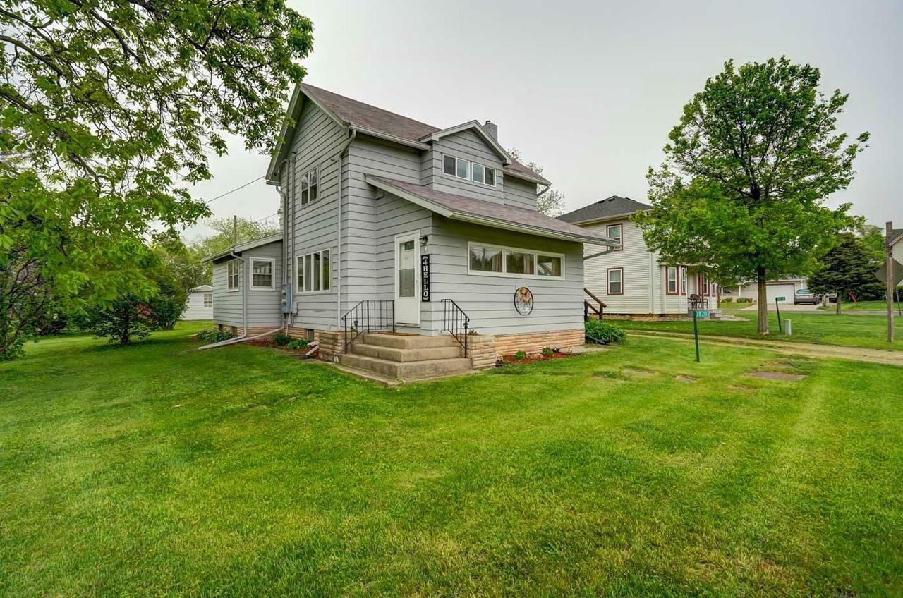 Property Photo:  7820 Morrison St  WI 53571 