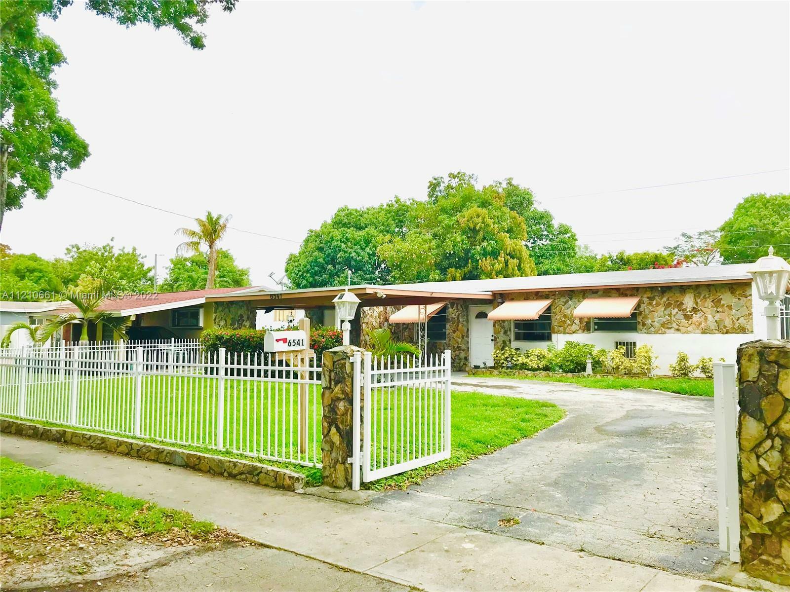 Property Photo:  6541 Moseley St  FL 33024 