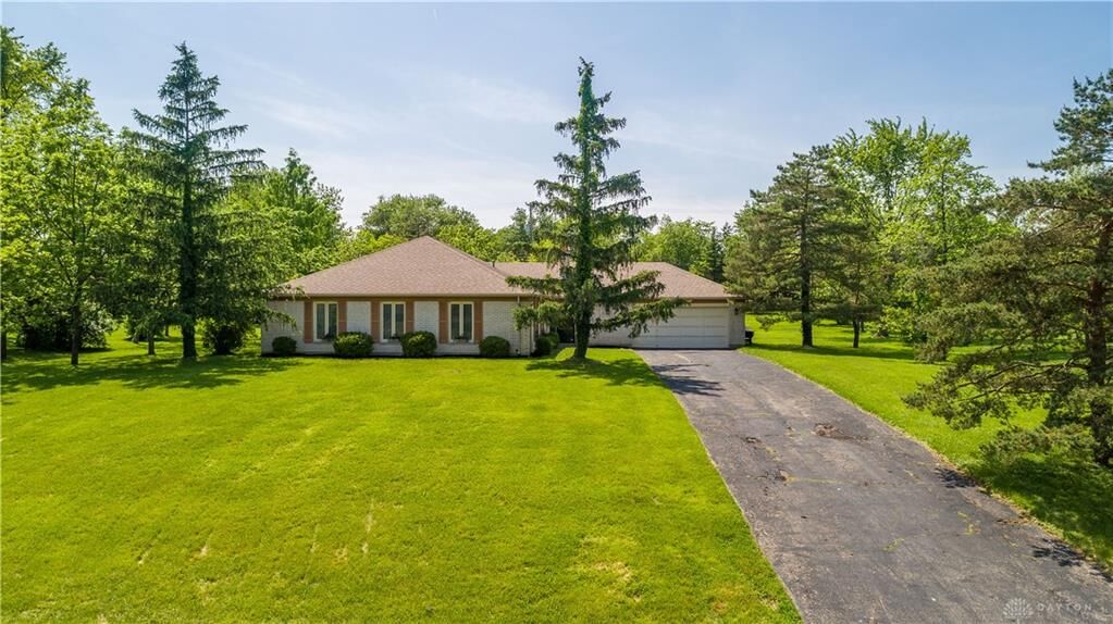 Property Photo:  1572 Roamont Drive  OH 45459 