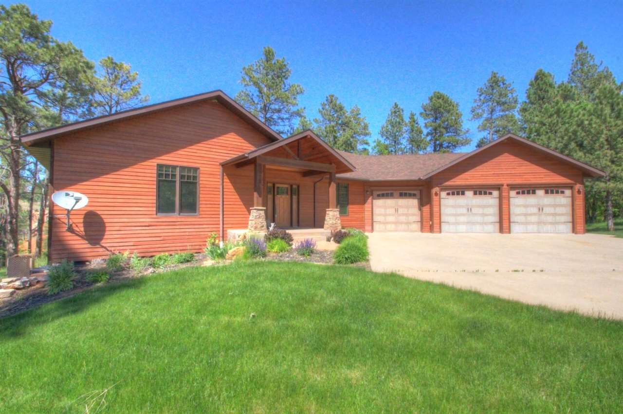 Property Photo: 1305 E Woodland Drive SD 57783