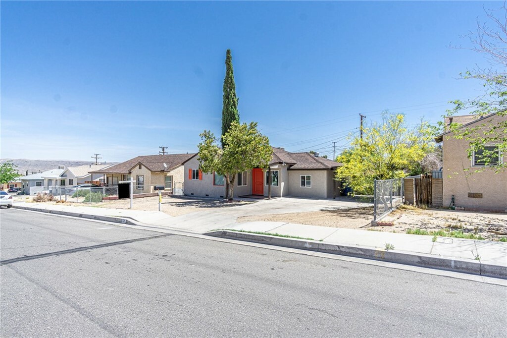 Property Photo:  725 Mount Vernon Avenue  CA 92311 