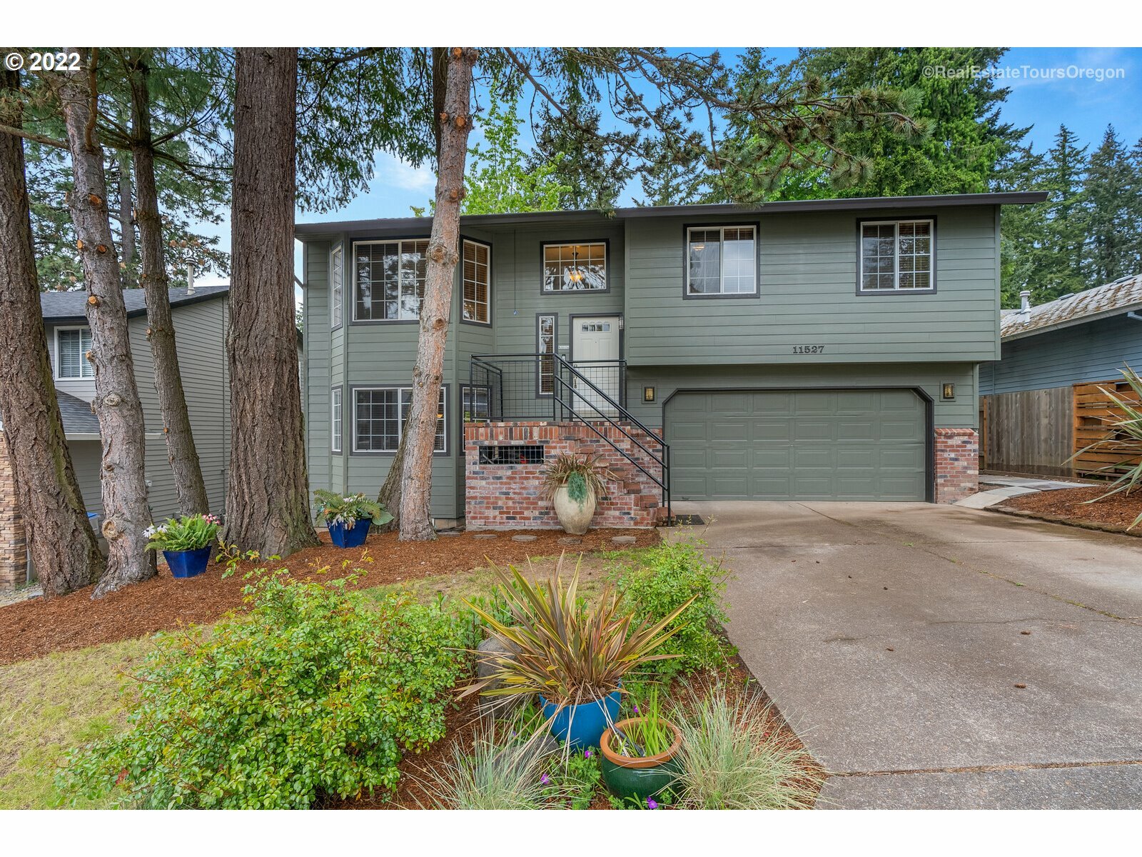 11527 SW Twin Park Pl  Tigard OR 97223 photo