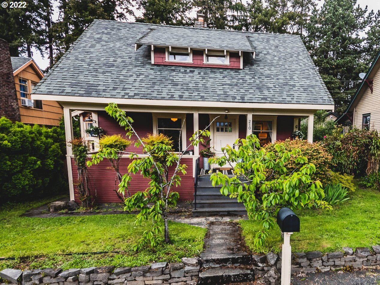 Property Photo:  210 W 32nd St  WA 98660 