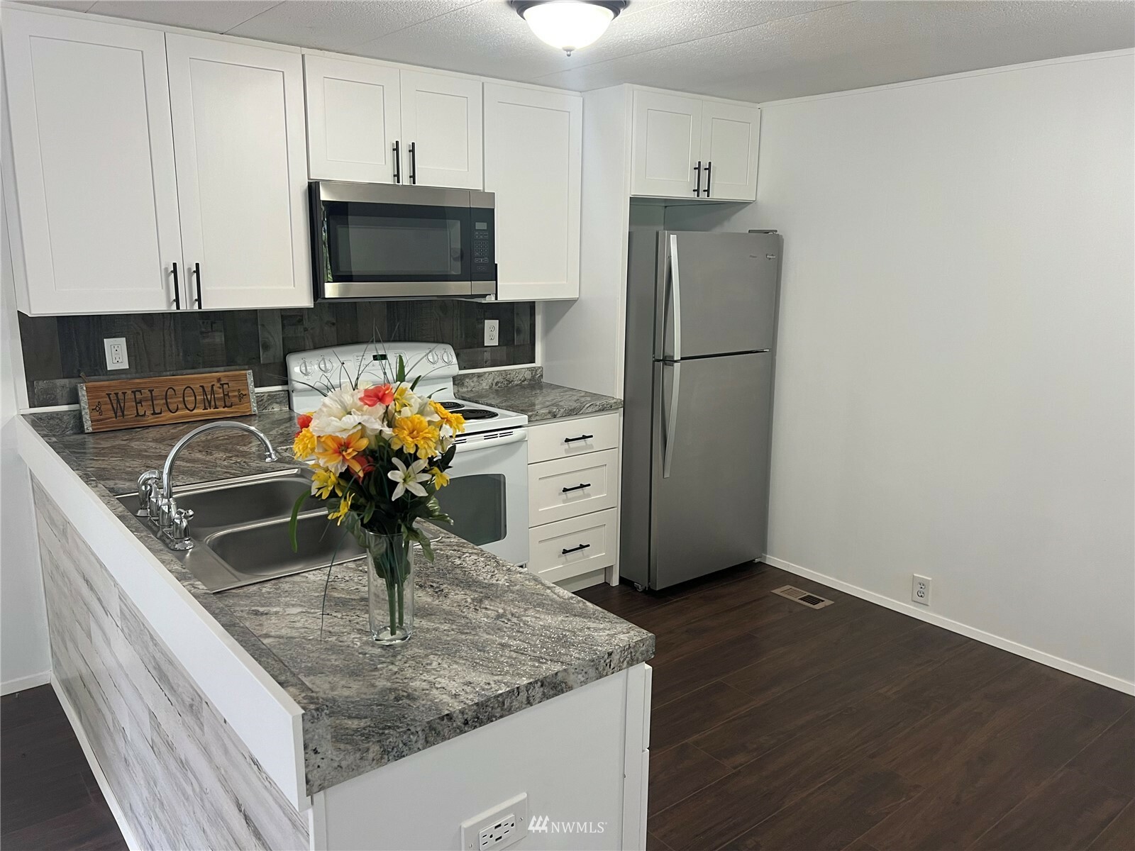 Property Photo:  507 131st Street E 37  WA 98445 