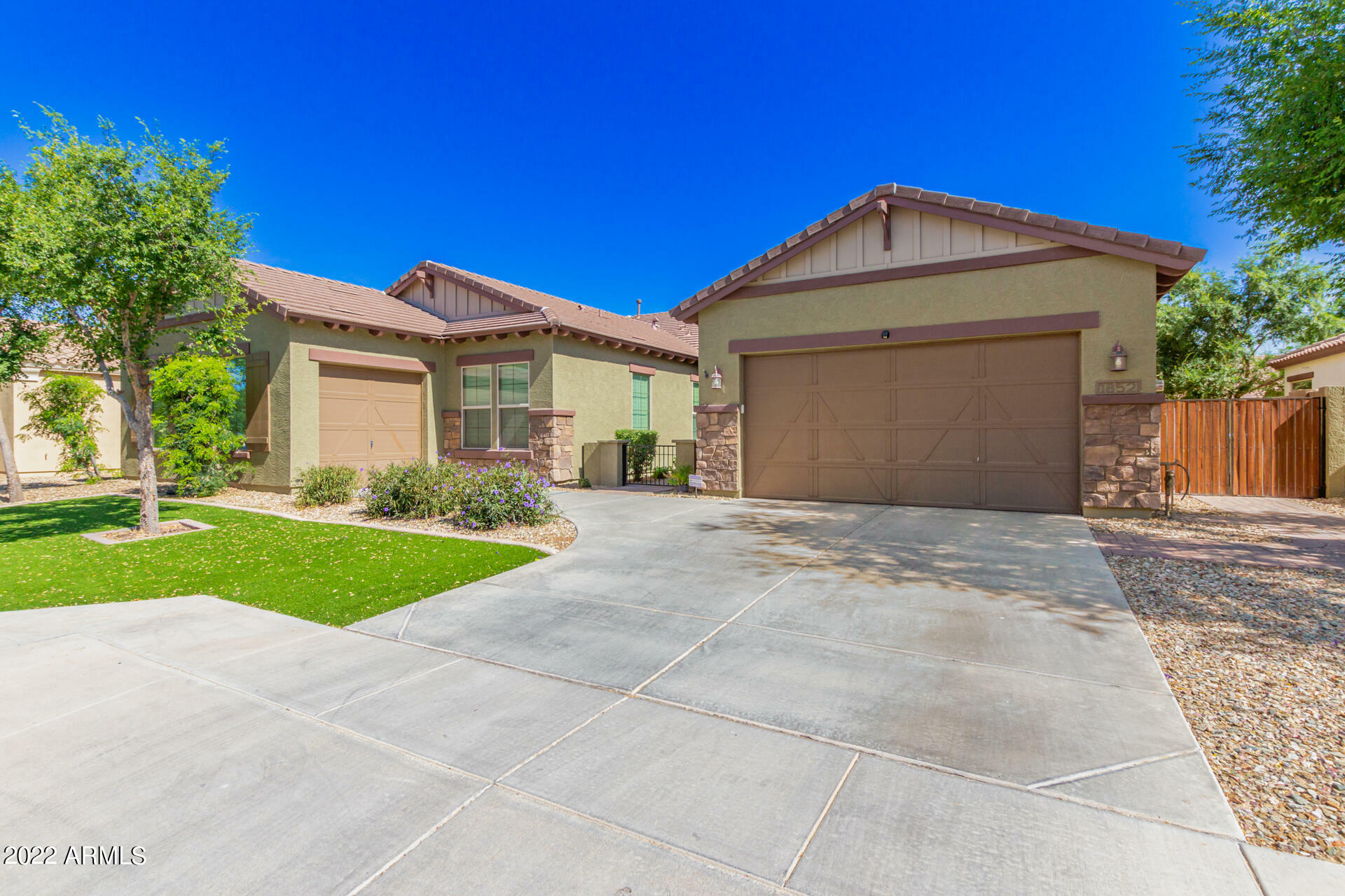 Property Photo:  1852 W Sparrow Drive  AZ 85286 