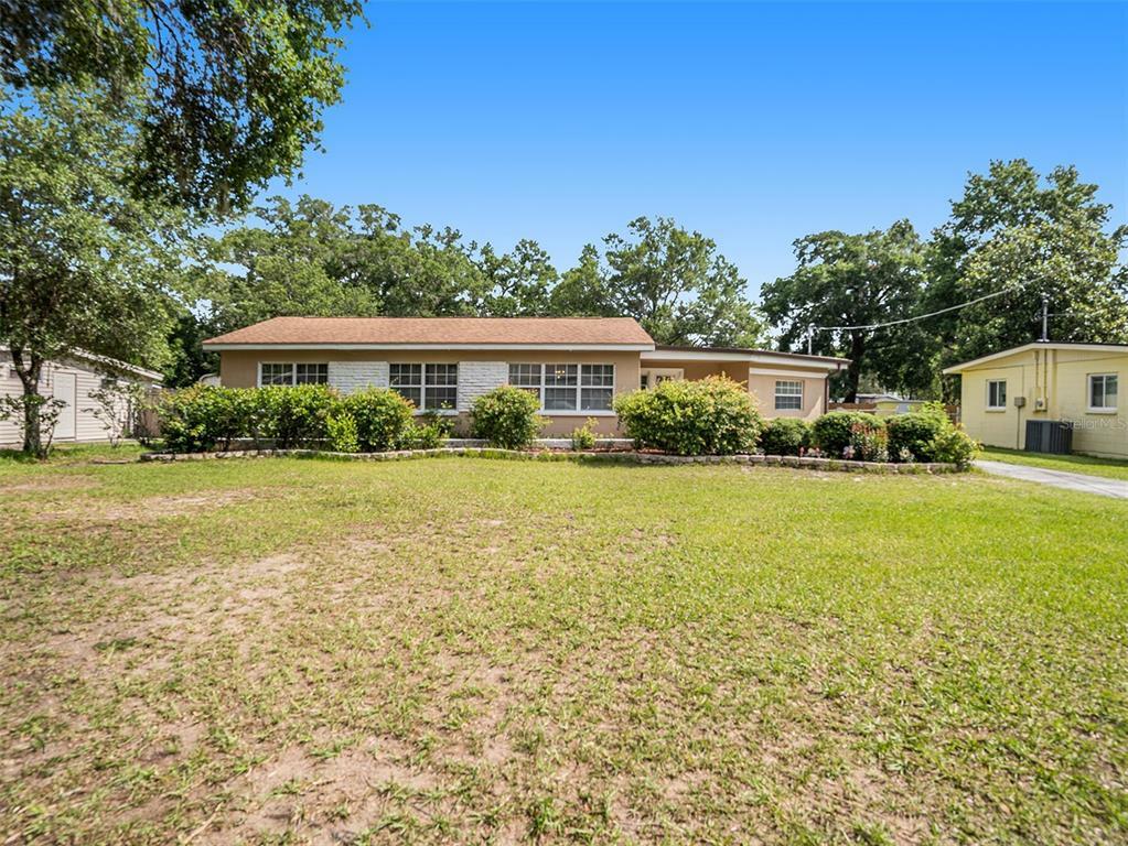 Property Photo:  617 Oak Ridge Drive  FL 33510 