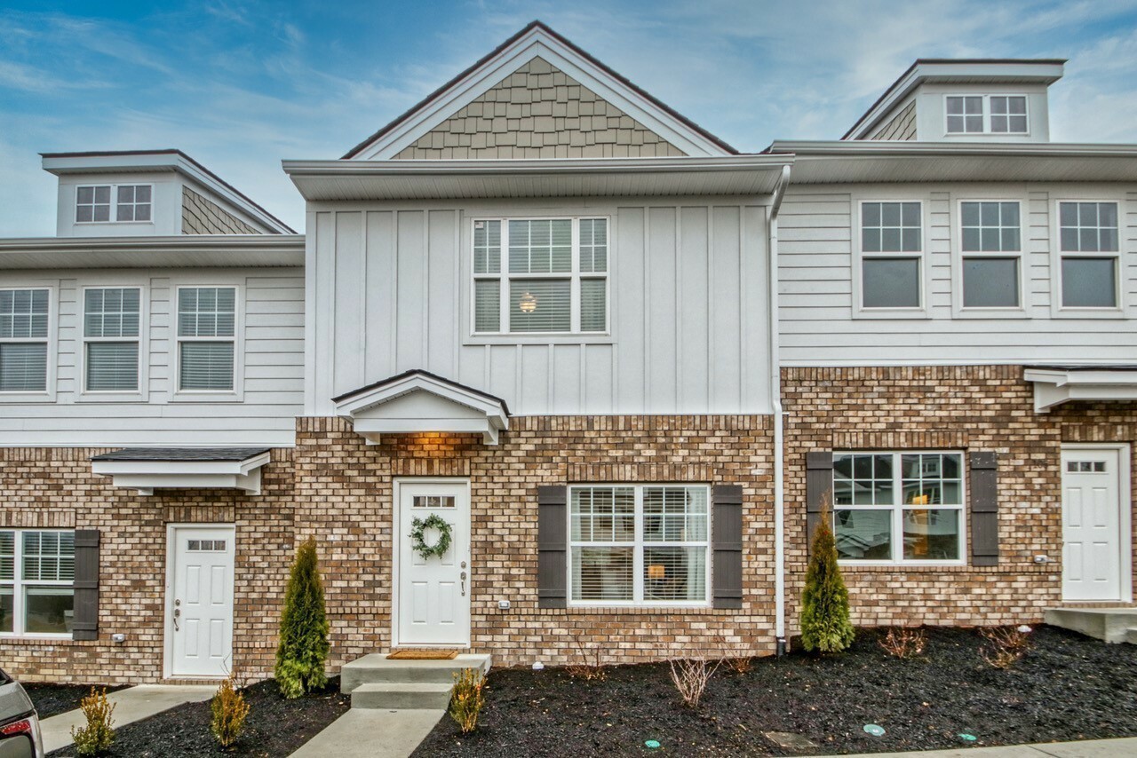 Property Photo: 132 Dry Creek Commons Drive TN 37072