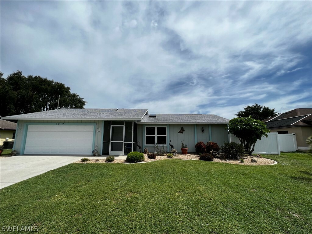 Property Photo:  1019 SE 27th Terrace  FL 33904 