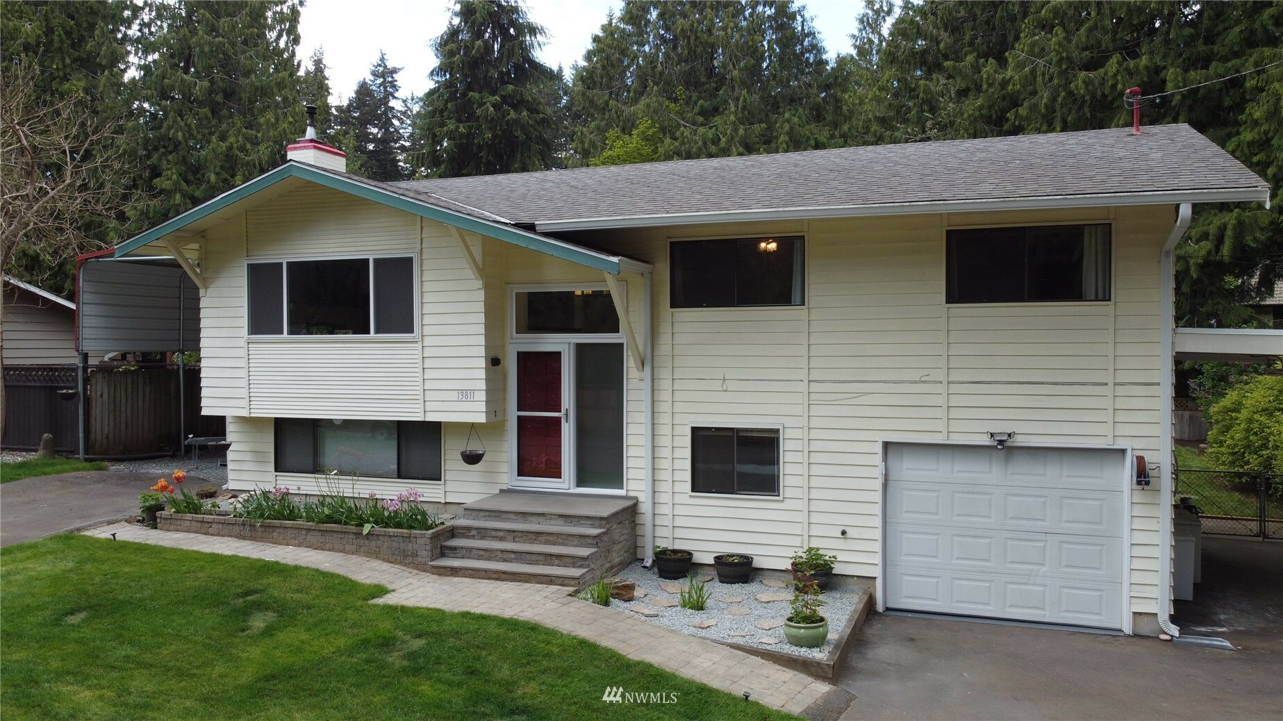 Property Photo: 13811 Cascadian Way WA 98208