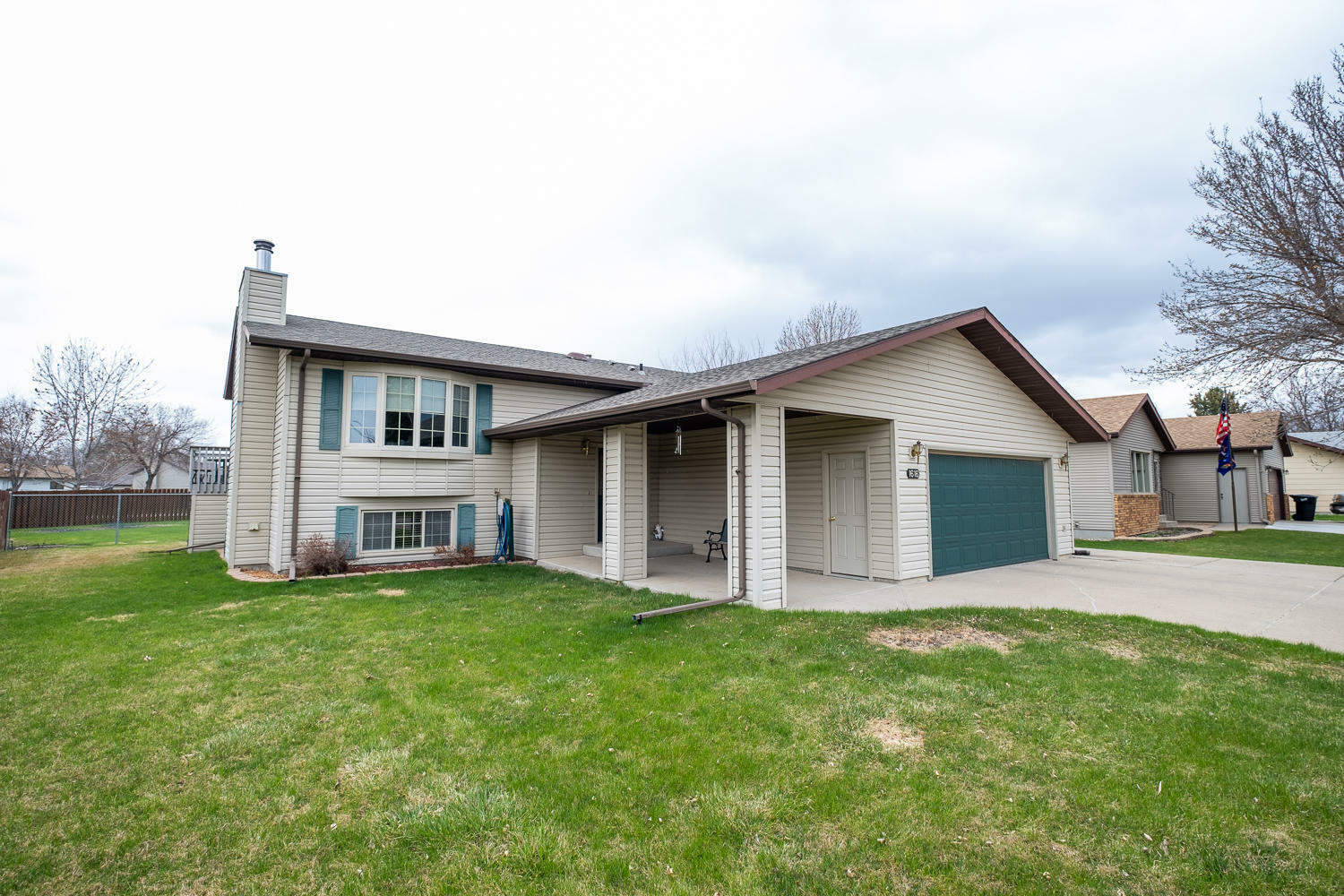 Property Photo:  1616 Portland Drive  ND 58504 