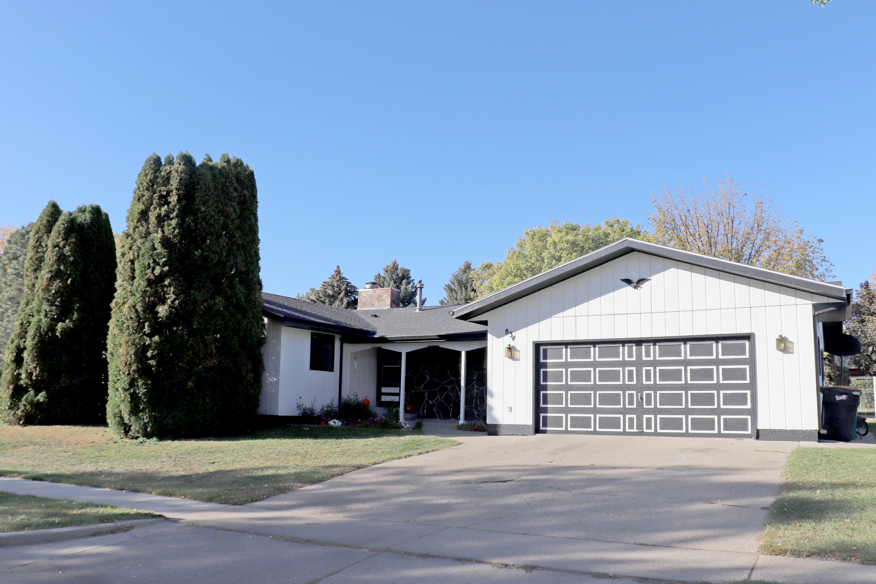 834 St. Benedict Drive  Bismarck ND 58501 photo