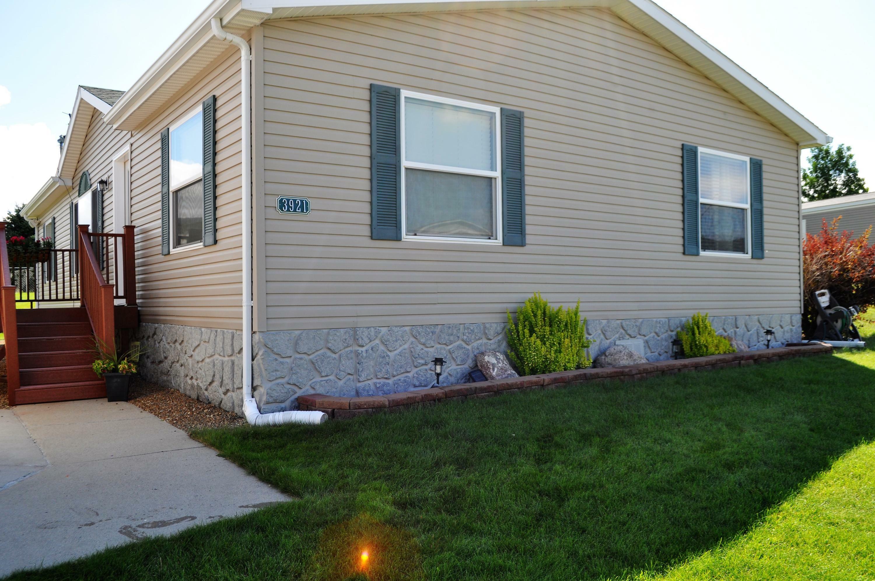 Property Photo:  3921 Glendale Drive  ND 58503 